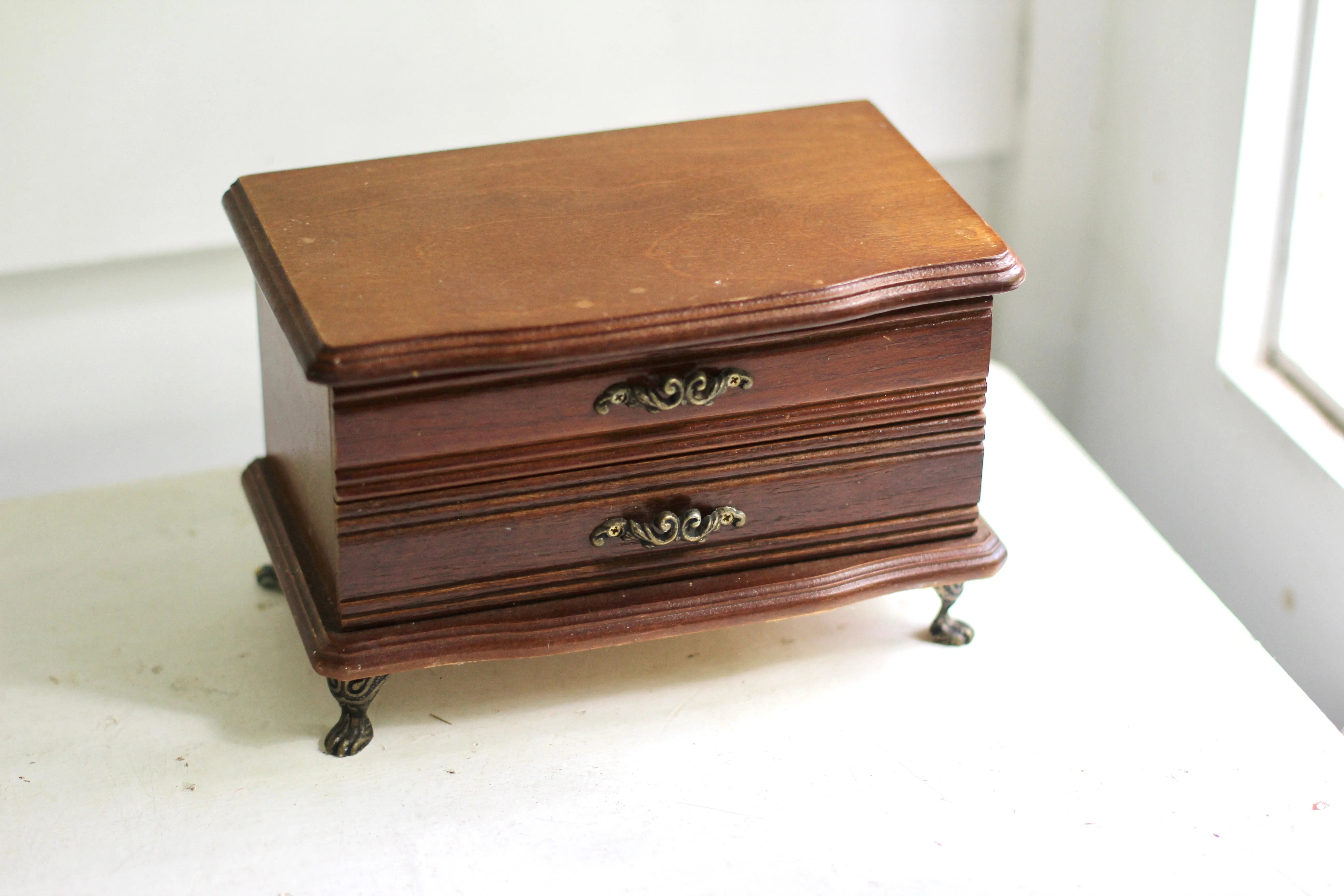 Antique Wood Lion Claw Feet Jewelry Box