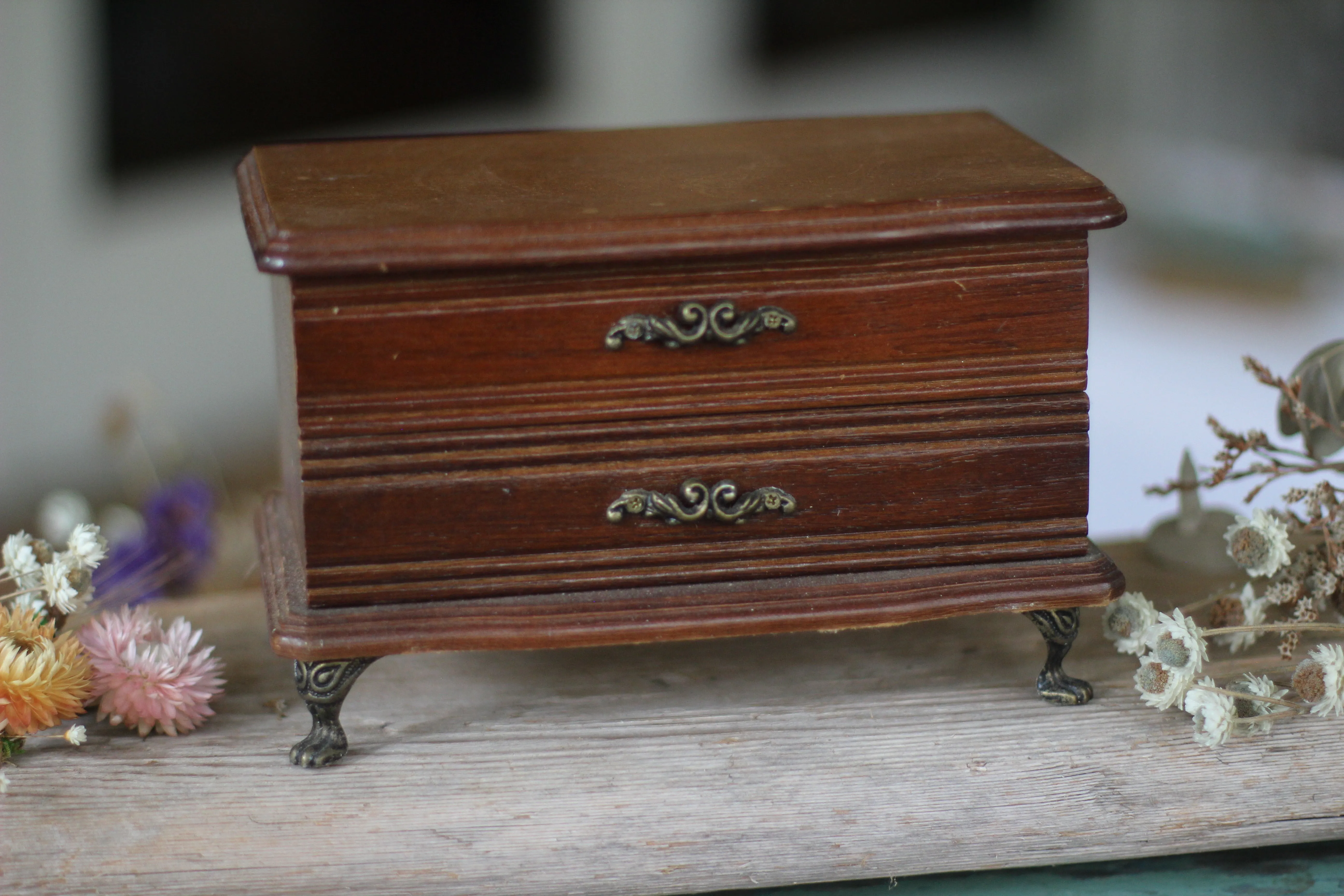 Antique Wood Lion Claw Feet Jewelry Box